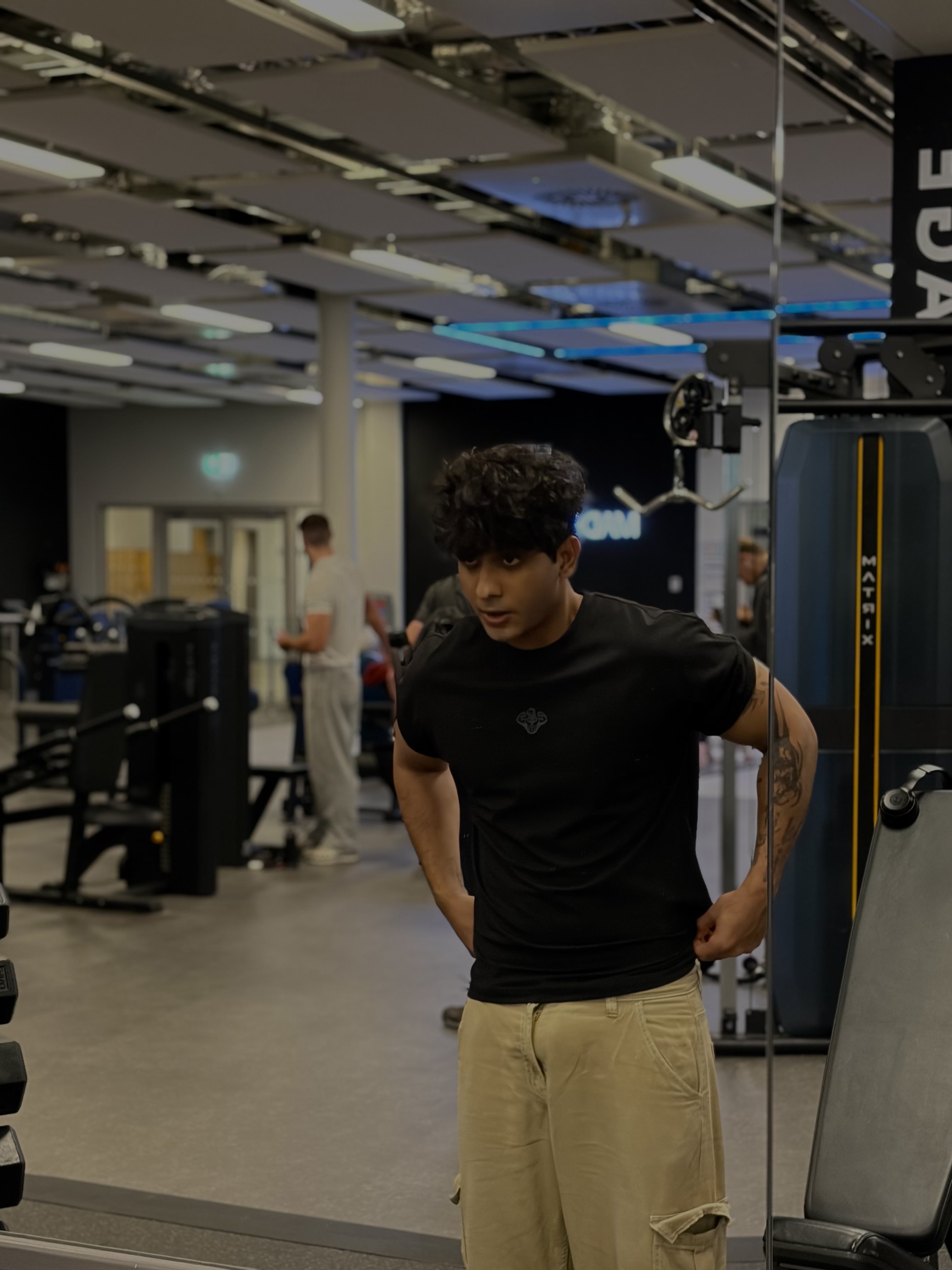 Essentials Tee 01 outdoor session